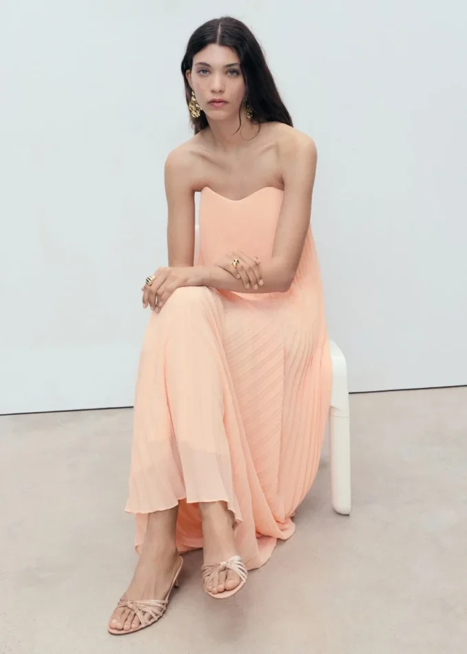 Sandały na niskim obcasie z kryształkami Sandały na niskim obcasie z kryształkami