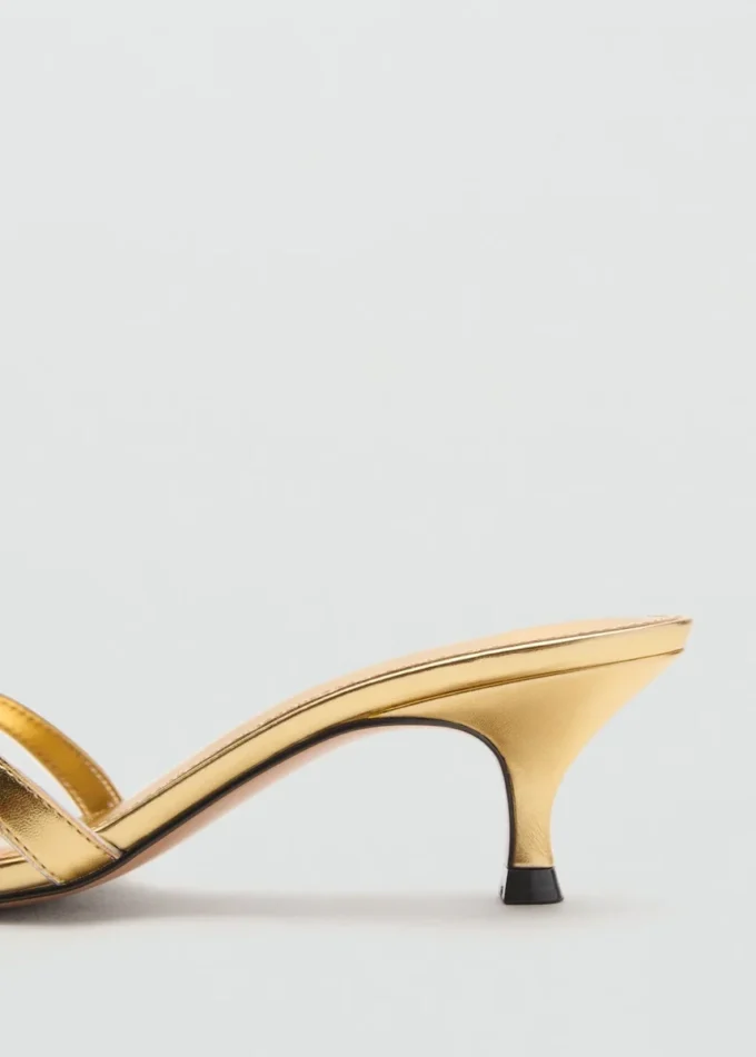 Sandały na niskim obcasie z paskami Sandały na niskim obcasie z paskami