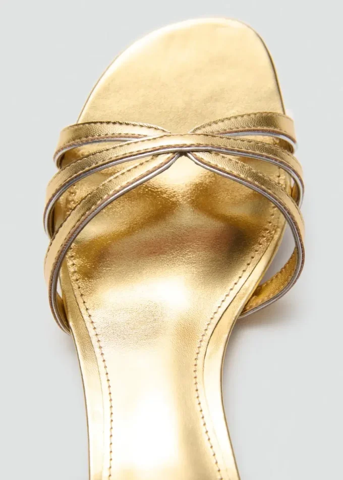 Sandały na niskim obcasie z paskami Sandały na niskim obcasie z paskami