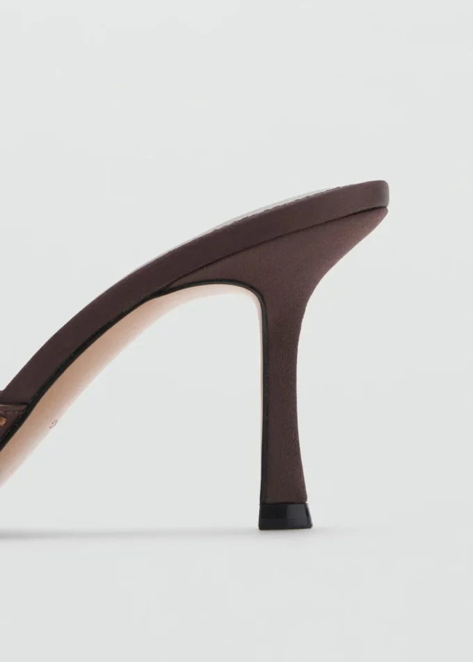 Sandały na obcasie z paskiem z kryształkami Sandały na obcasie z paskiem z kryształkami