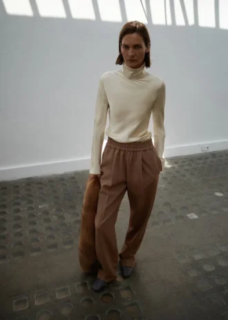 Satyna bluzka z wysokim kołnierzem Satyna bluzka z wysokim kołnierzem