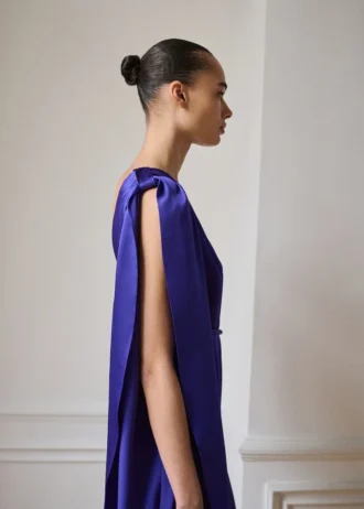 Satyna kombinezon z długimi falbanami