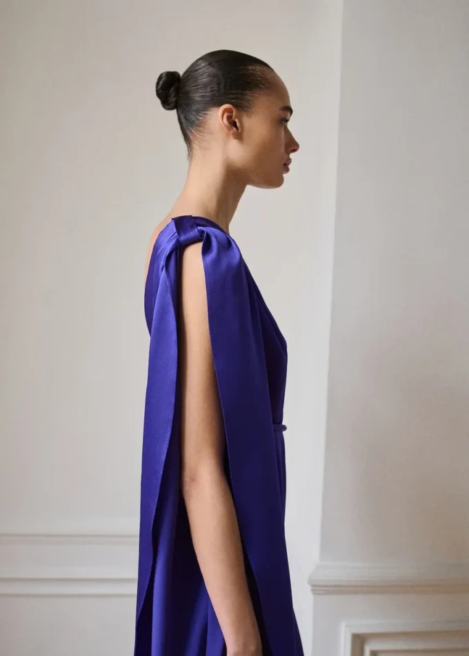 Satyna kombinezon z długimi falbanami Satyna kombinezon z długimi falbanami