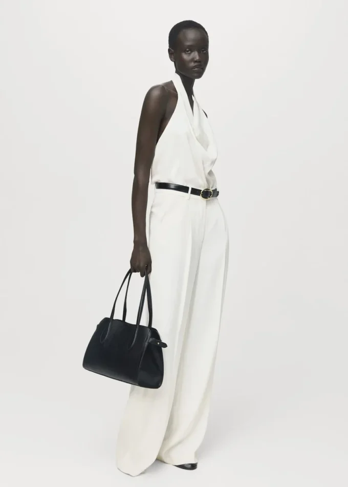 Satynowa bluzka z drapowanym dekoltem Satynowa bluzka z drapowanym dekoltem