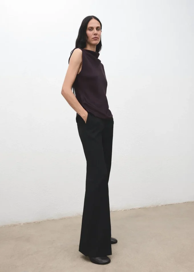 Satynowa bluzka z drapowanym dekoltem Satynowa bluzka z drapowanym dekoltem