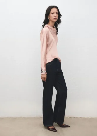 Satynowa bluzka z drapowanym dekoltem Satynowa bluzka z drapowanym dekoltem