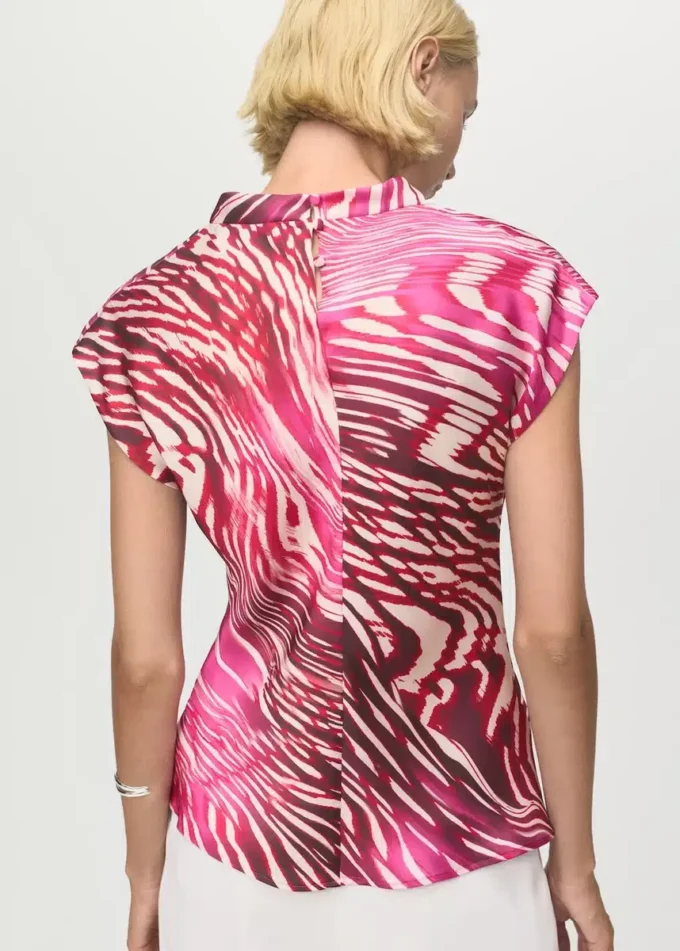 Satynowa bluzka z drapowanym dekoltem Satynowa bluzka z drapowanym dekoltem