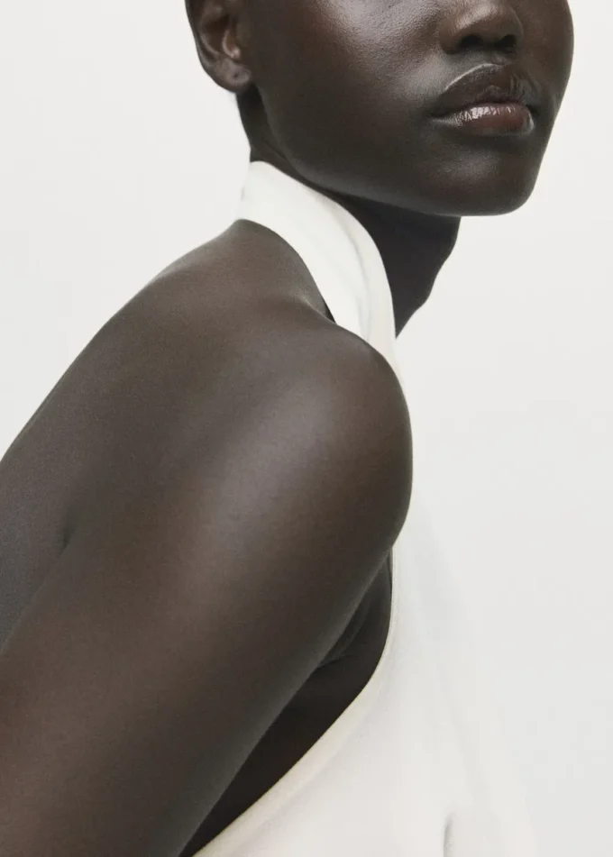 Satynowa bluzka z drapowanym dekoltem Satynowa bluzka z drapowanym dekoltem