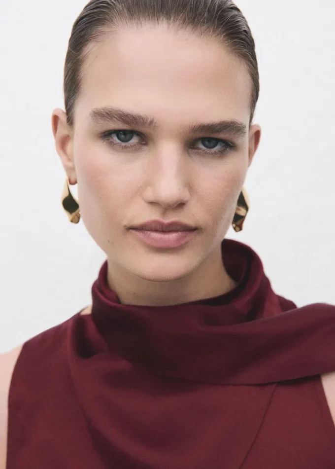 Satynowa bluzka z fularem Satynowa bluzka z fularem