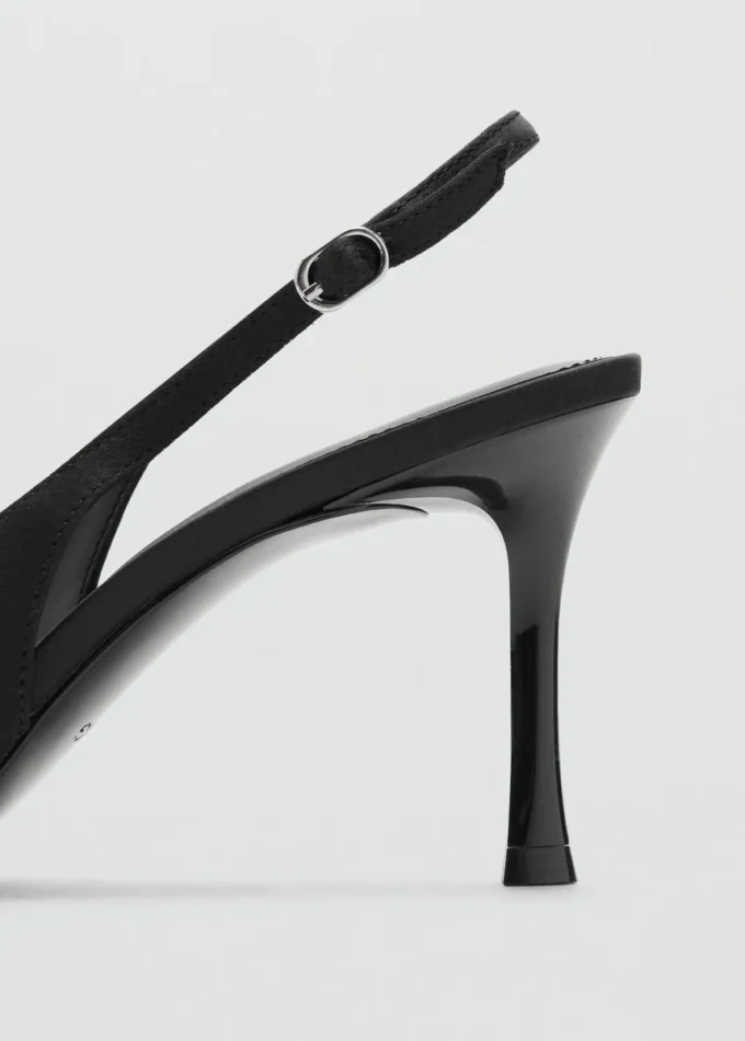 Satynowe buty w kwiatowy wzór Satynowe buty w kwiatowy wzór