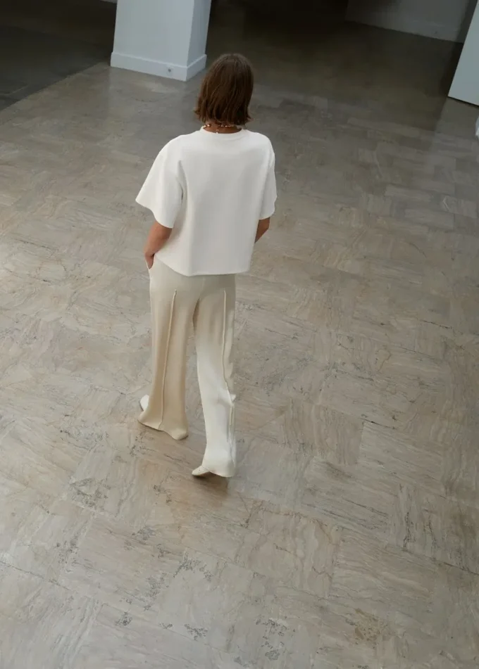 Satynowe spodnie z bocznymi rozcięciami Satynowe spodnie z bocznymi rozcięciami