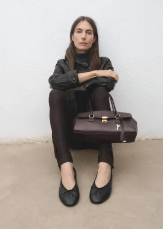 Skórzane baleriny z kokardką