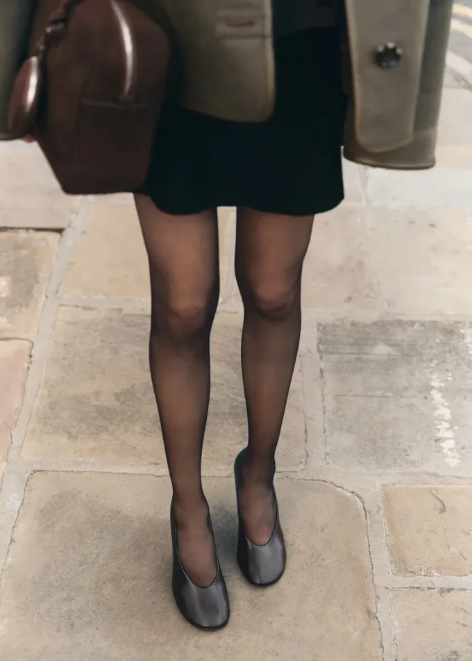 Skórzane buty na wysokim obcasie z okrągłym noskiem Skórzane buty na wysokim obcasie z okrągłym noskiem