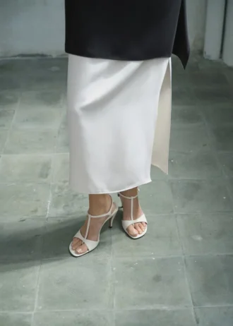 Skórzane sandały na obcasie z paskami Skórzane sandały na obcasie z paskami