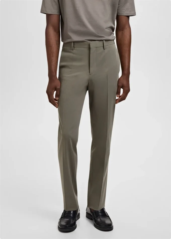 Spodnie garniturowe z elastycznego materiału o bardzo wąskim kroju Spodnie garniturowe z elastycznego materiału o bardzo wąskim kroju