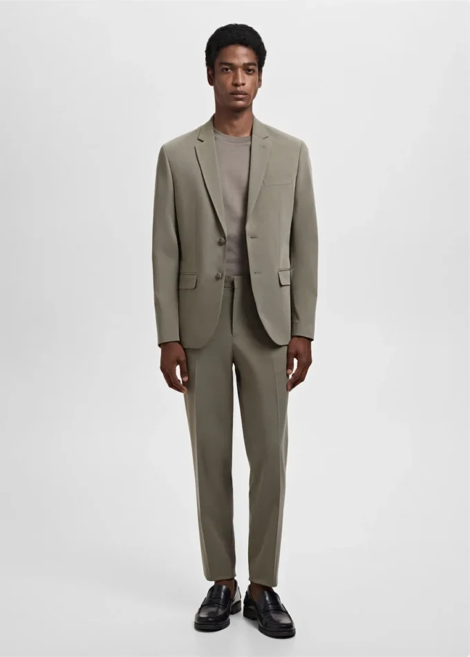 Spodnie garniturowe z elastycznego materiału o bardzo wąskim kroju Spodnie garniturowe z elastycznego materiału o bardzo wąskim kroju