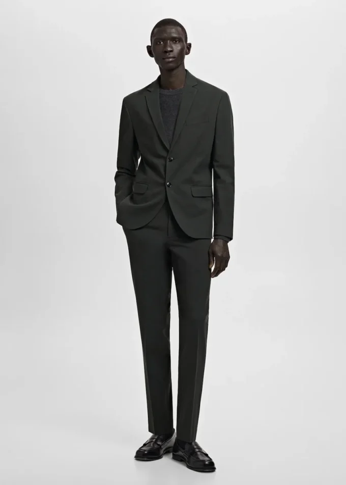 Spodnie garniturowe z elastycznego materiału o bardzo wąskim kroju Spodnie garniturowe z elastycznego materiału o bardzo wąskim kroju