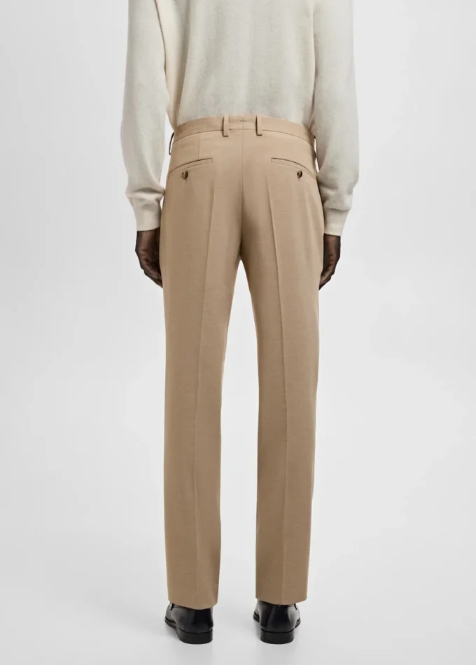 Spodnie garniturowe z elastycznego materiału o bardzo wąskim kroju Spodnie garniturowe z elastycznego materiału o bardzo wąskim kroju