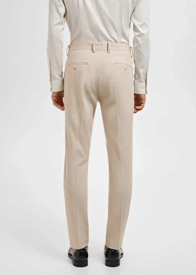 Spodnie garniturowe z elastycznego materiału o bardzo wąskim kroju Spodnie garniturowe z elastycznego materiału o bardzo wąskim kroju