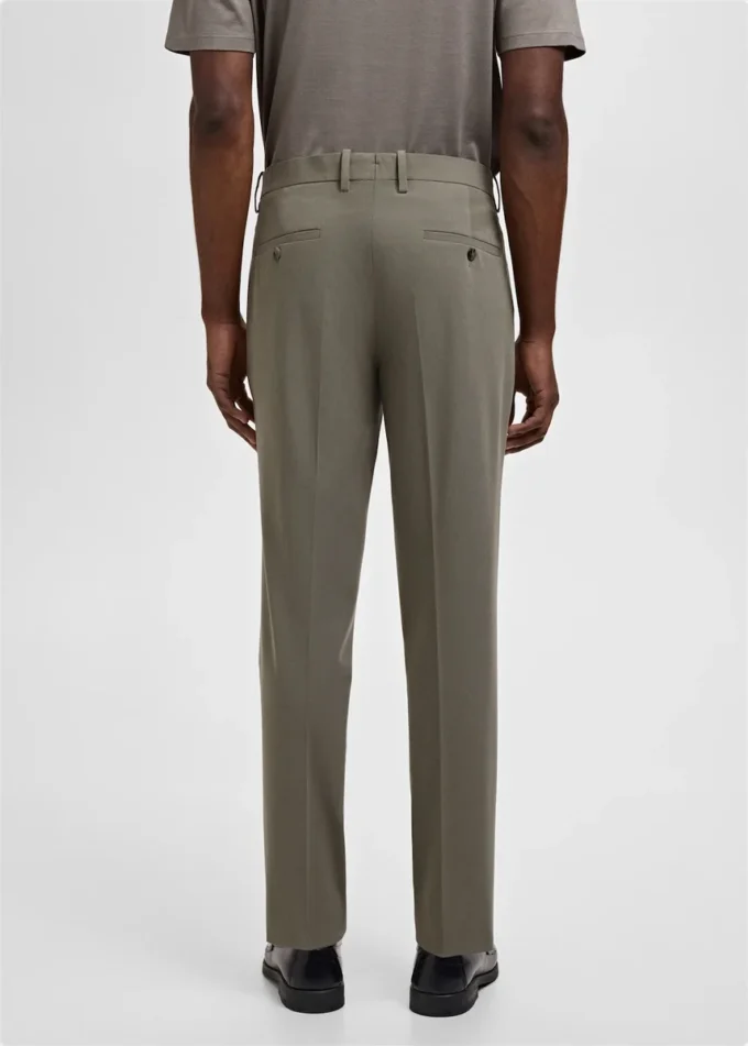 Spodnie garniturowe z elastycznego materiału o bardzo wąskim kroju Spodnie garniturowe z elastycznego materiału o bardzo wąskim kroju