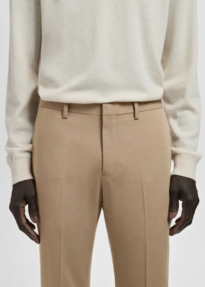 Spodnie garniturowe z elastycznego materiału o bardzo wąskim kroju Spodnie garniturowe z elastycznego materiału o bardzo wąskim kroju