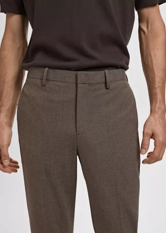 Spodnie garniturowe z elastycznego materiału o bardzo wąskim kroju Spodnie garniturowe z elastycznego materiału o bardzo wąskim kroju