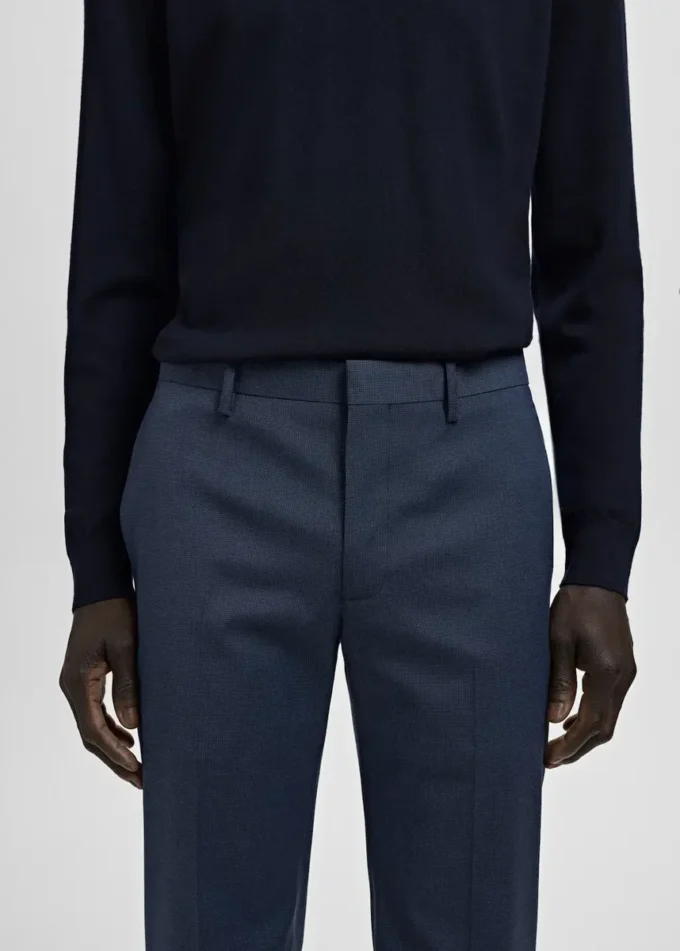 Spodnie garniturowe z elastycznego materiału o bardzo wąskim kroju Spodnie garniturowe z elastycznego materiału o bardzo wąskim kroju