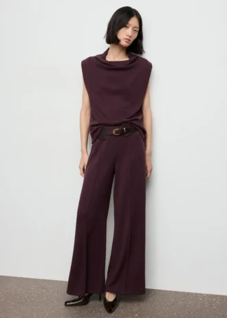 Spodnie o prostym kroju z detalami szwów