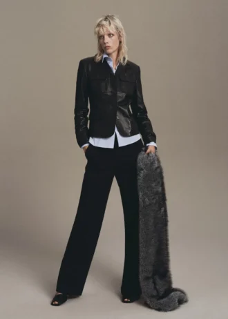 Spodnie o prostym kroju z detalami szwów Spodnie o prostym kroju z detalami szwów