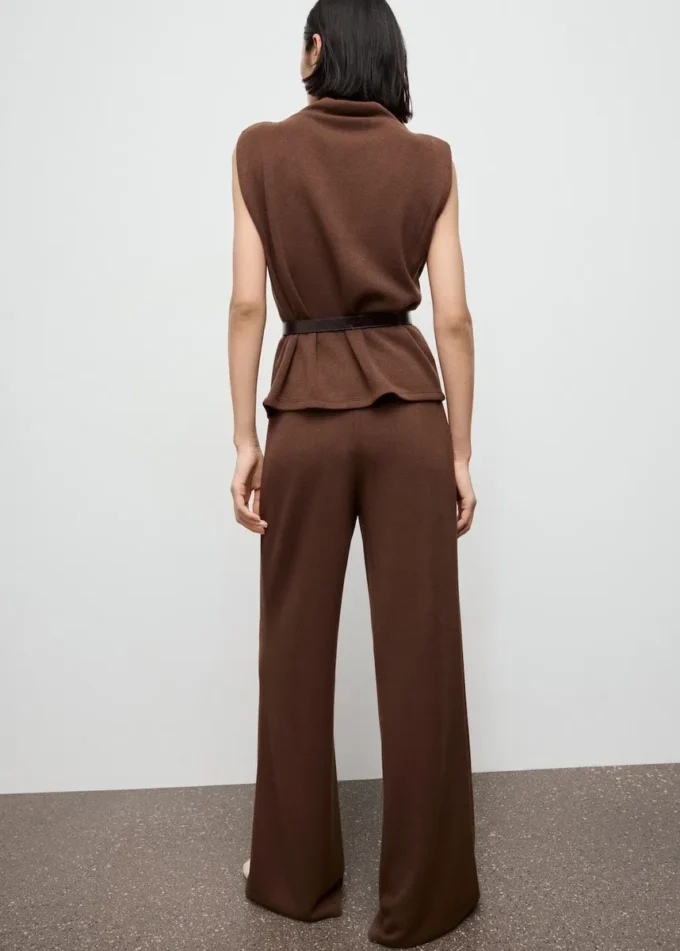 Spodnie o prostym kroju z detalami szwów Spodnie o prostym kroju z detalami szwów