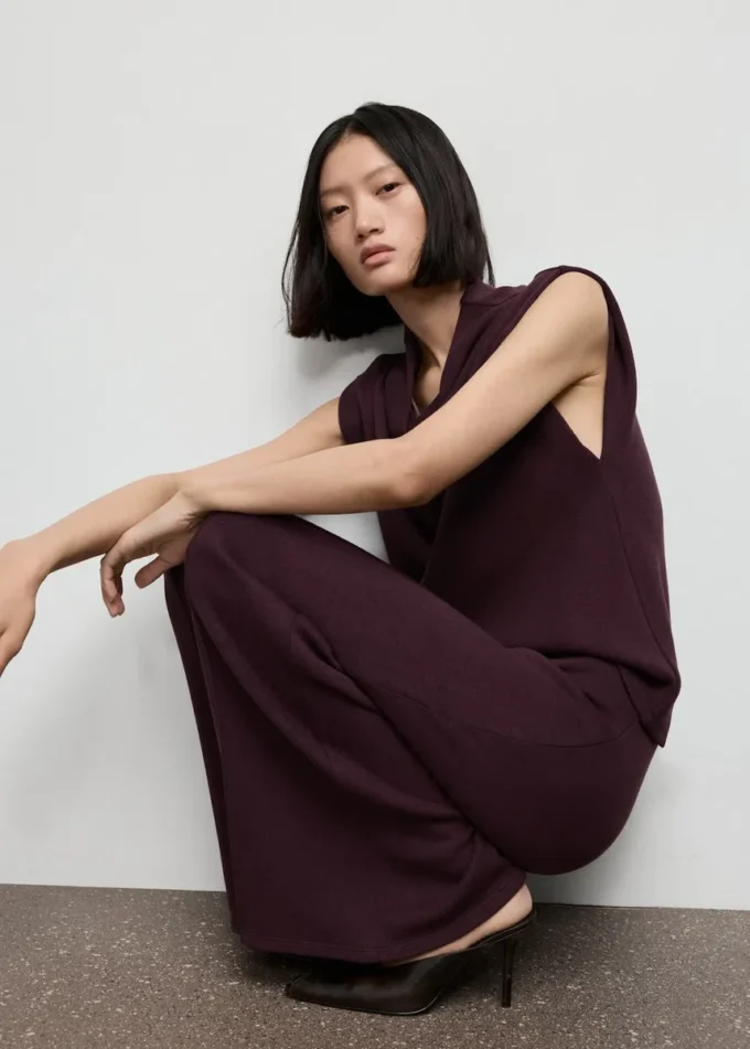 Spodnie o prostym kroju z detalami szwów Spodnie o prostym kroju z detalami szwów