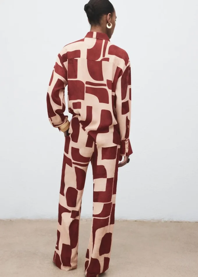 Spodnie o płynnym kroju z geometrycznym wzorem Spodnie o płynnym kroju z geometrycznym wzorem