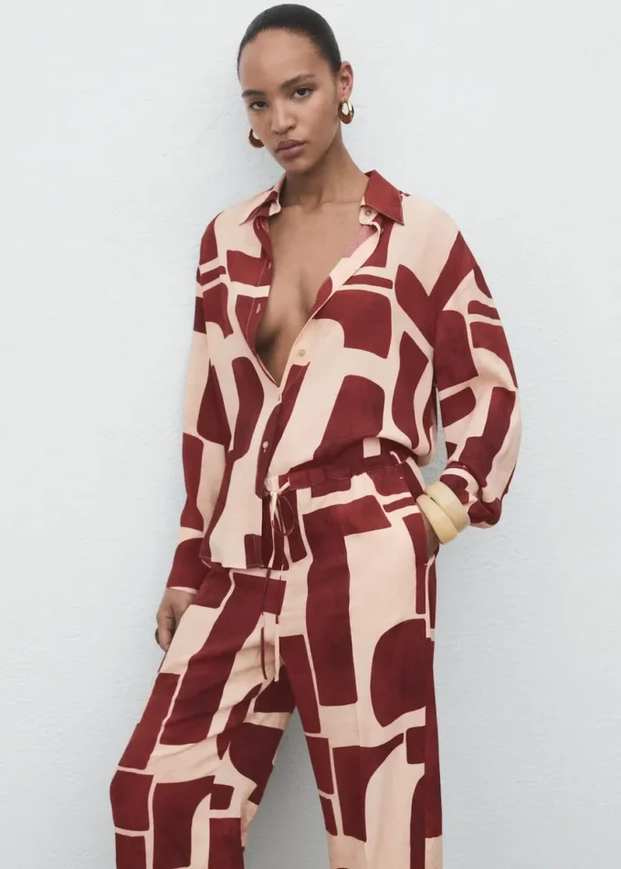 Spodnie o płynnym kroju z geometrycznym wzorem Spodnie o płynnym kroju z geometrycznym wzorem