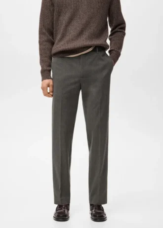 Spodnie o regularnym kroju z płynnego materiału Spodnie o regularnym kroju z płynnego materiału