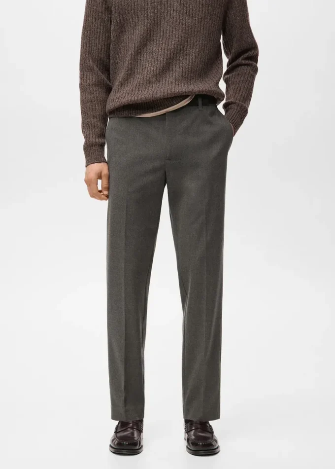 Spodnie o regularnym kroju z płynnego materiału Spodnie o regularnym kroju z płynnego materiału