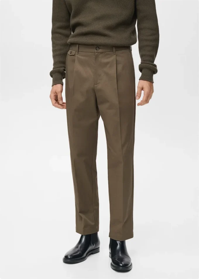 Spodnie z bawełny o regularnym kroju z zakładkami Spodnie z bawełny o regularnym kroju z zakładkami