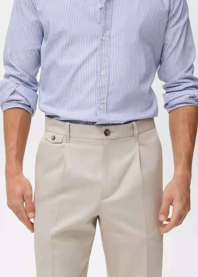 Spodnie z bawełny o regularnym kroju z zakładkami Spodnie z bawełny o regularnym kroju z zakładkami