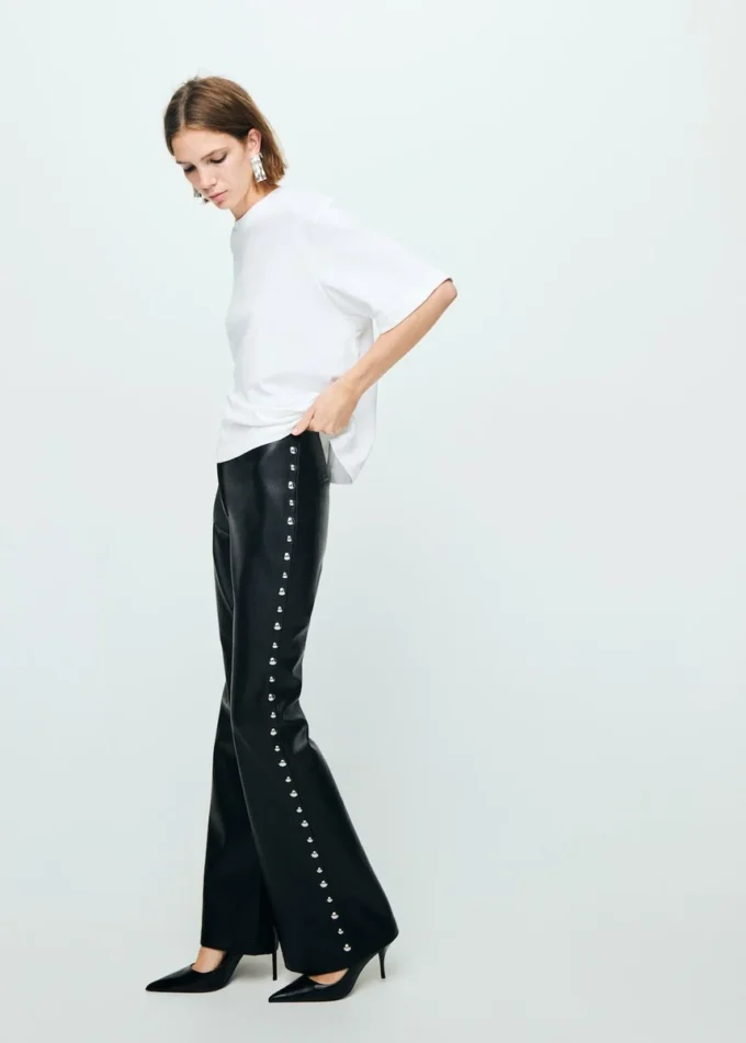 Spodnie z imitacji skóry z ćwiekami Spodnie z imitacji skóry z ćwiekami