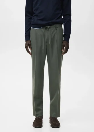 Spodnie z plisami o regularnym kroju Spodnie z plisami o regularnym kroju