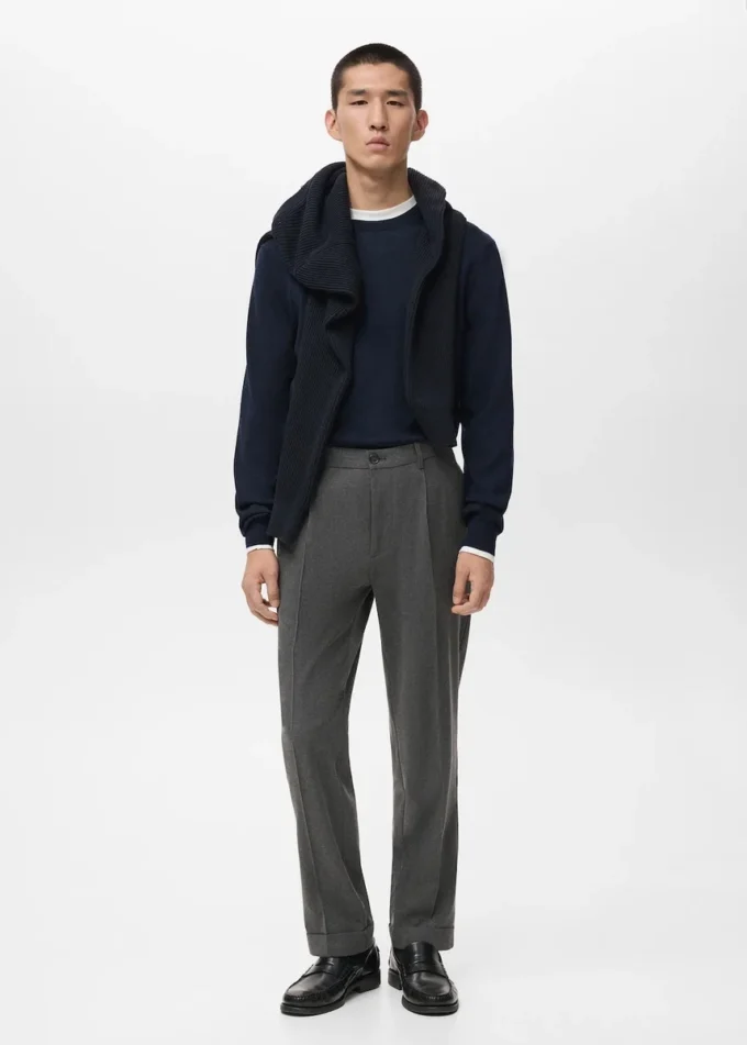 Spodnie z plisami o regularnym kroju Spodnie z plisami o regularnym kroju