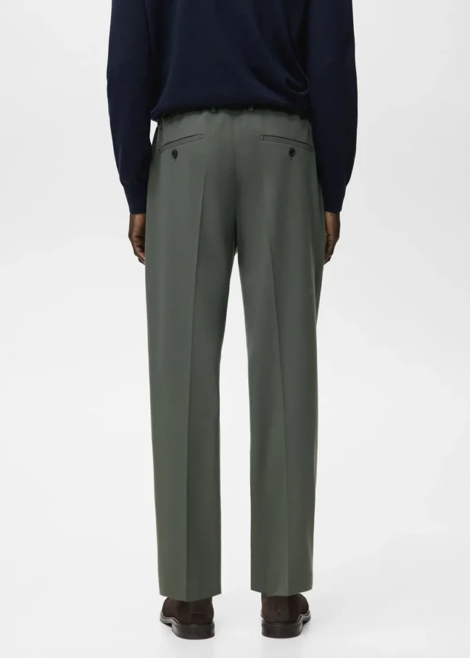 Spodnie z plisami o regularnym kroju Spodnie z plisami o regularnym kroju