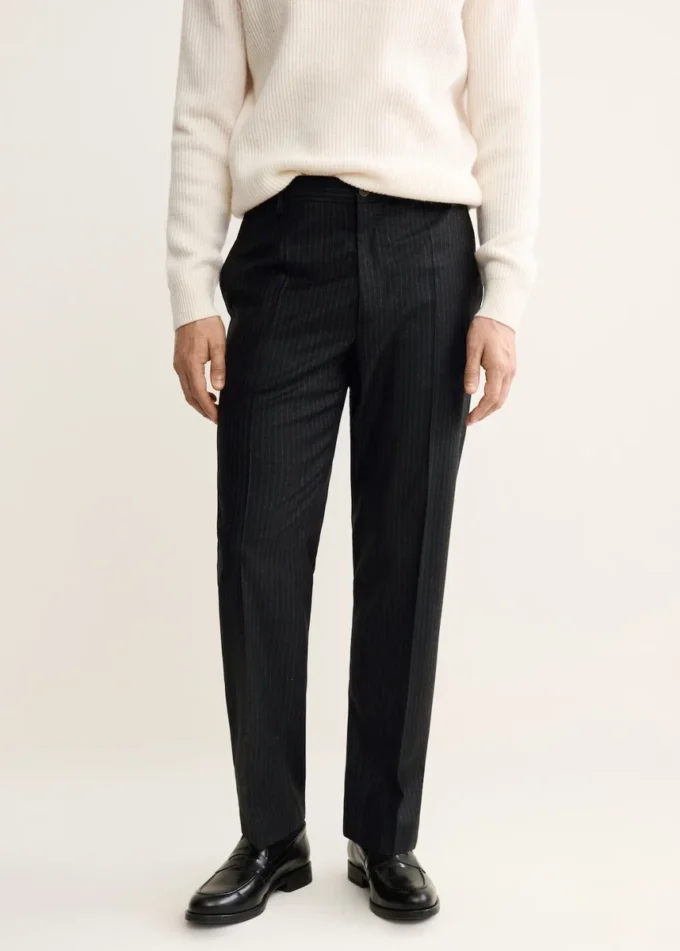 Spodnie z regularnym krojem w prążki, wykonane w 100% z dziewiczej wełny Spodnie z regularnym krojem w prążki, wykonane w 100% z dziewiczej wełny