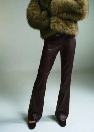 Spodnie z sztucznej skóry z rozkloszowanymi nogawkami