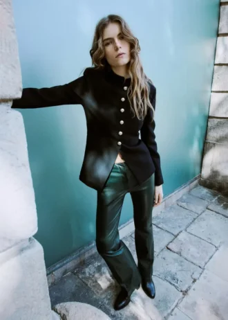 Spodnie z sztucznej skóry z rozkloszowanymi nogawkami