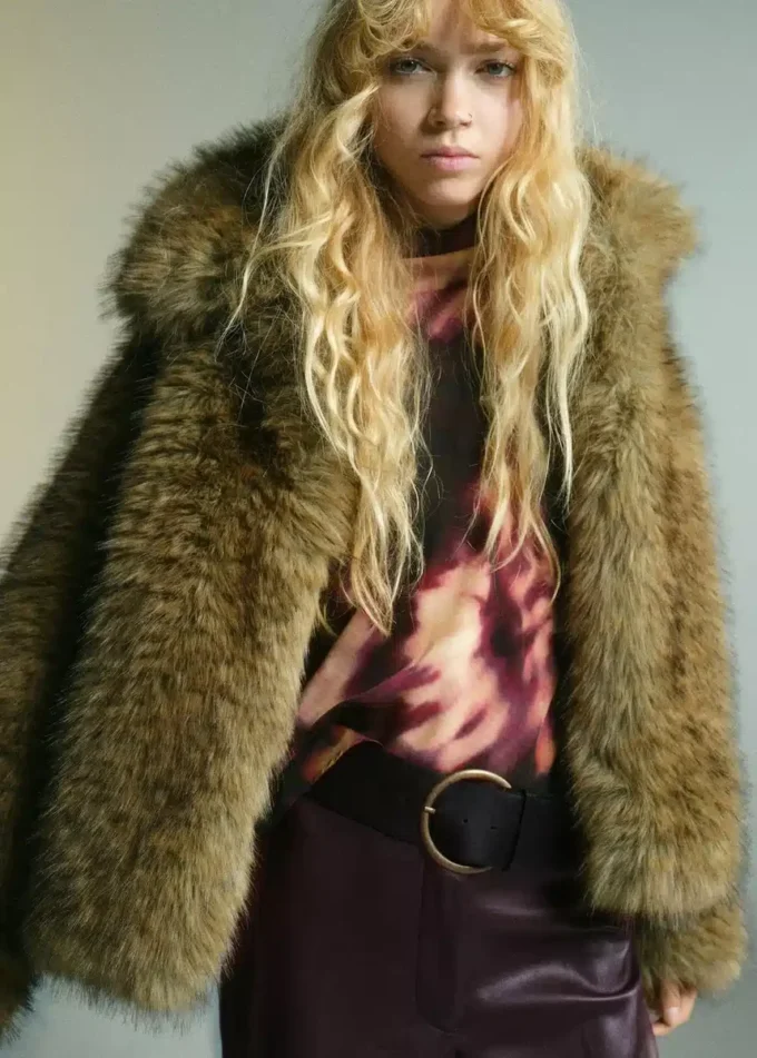 Spodnie z sztucznej skóry z rozkloszowanymi nogawkami Spodnie z sztucznej skóry z rozkloszowanymi nogawkami