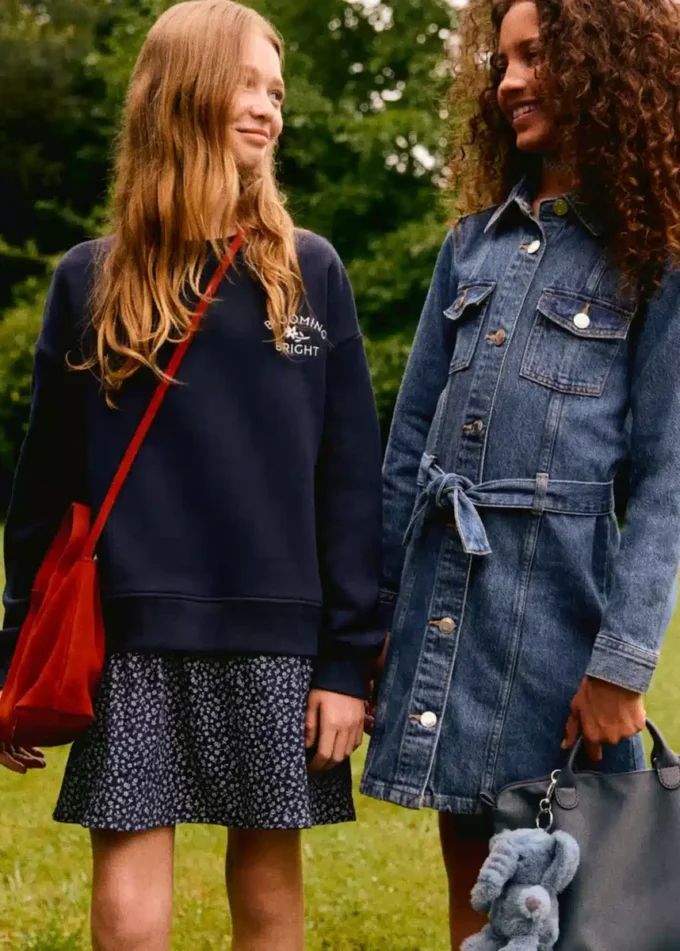 Sukienka dresowa w kwiatowy wzór Sukienka dresowa w kwiatowy wzór