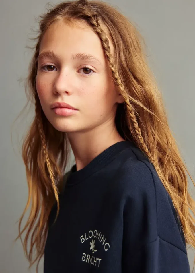 Sukienka dresowa w kwiatowy wzór Sukienka dresowa w kwiatowy wzór