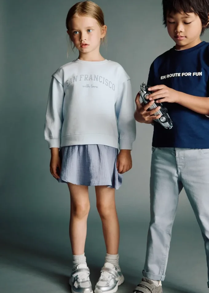 Sukienka dresowa z kombinacją materiałów