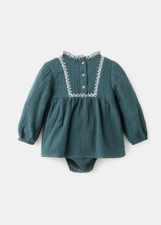 Sukienka i żabka z haftowanymi detalami Sukienka i żabka z haftowanymi detalami