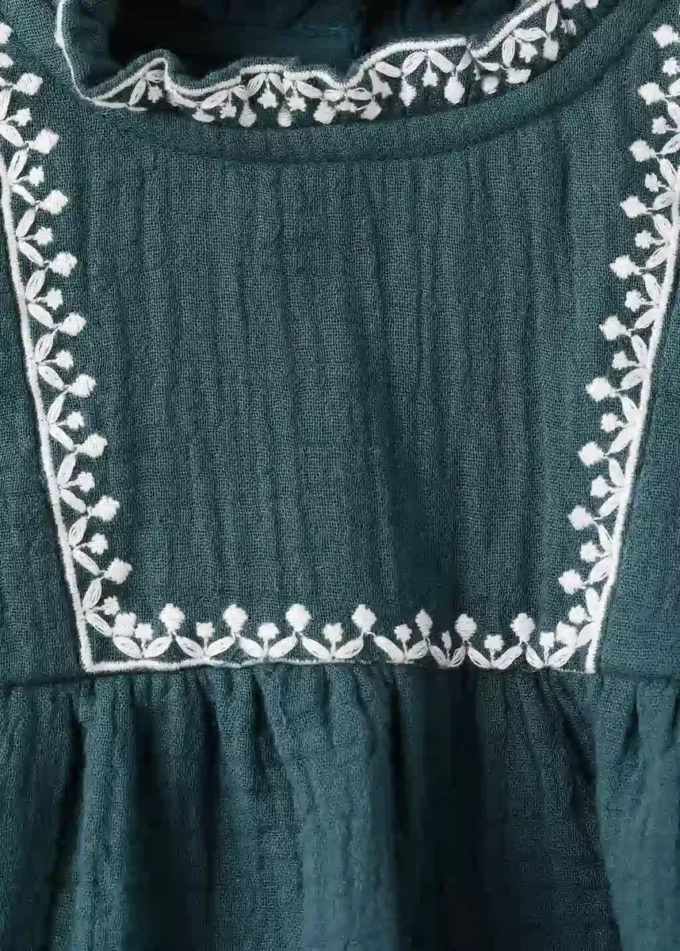 Sukienka i żabka z haftowanymi detalami Sukienka i żabka z haftowanymi detalami